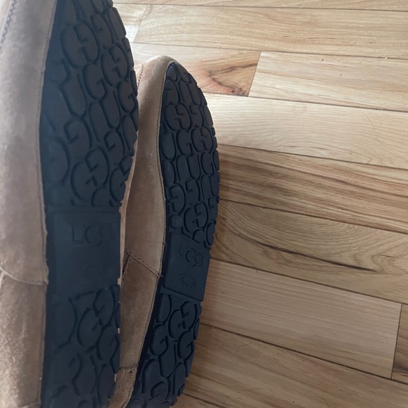 Men’s UGG slippers - Picture 2 of 8